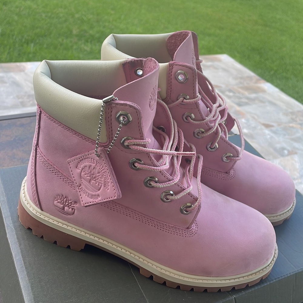 Girls pink Timberland boots (Juniors 5)